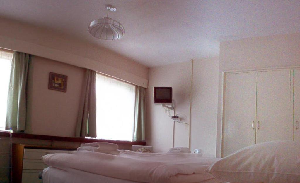 Tekels Park Guest House Camberley Ruang foto