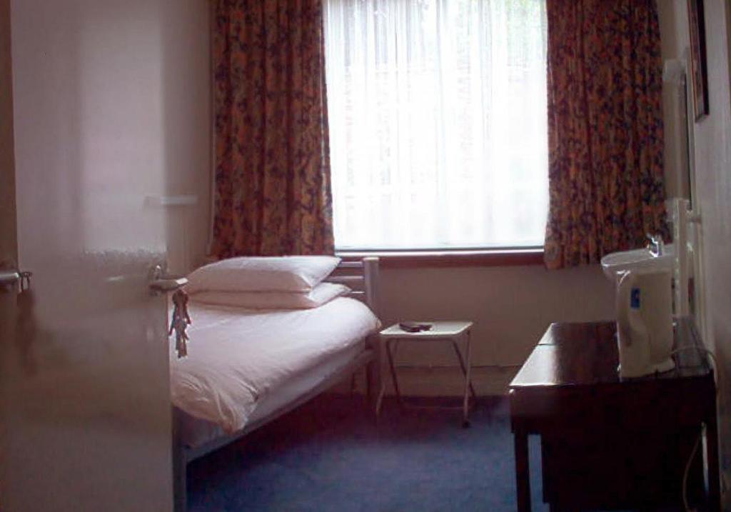 Tekels Park Guest House Camberley Ruang foto