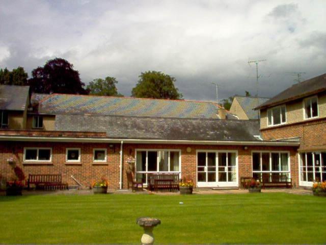 Tekels Park Guest House Camberley Bagian luar foto